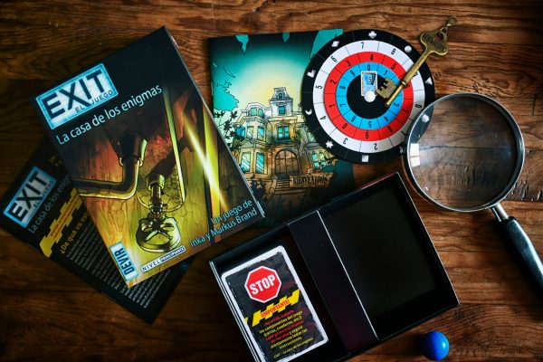 EXIT LA CASA DE LOS ENIGMAS